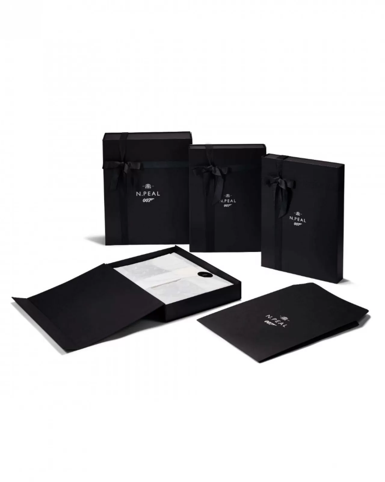 007_fine_gauge_cashmere_polo_t_shirt_8.webp Men N.Peal Polos & T-Shirts | 007 Fine Gauge Cashmere Polo T Shirt