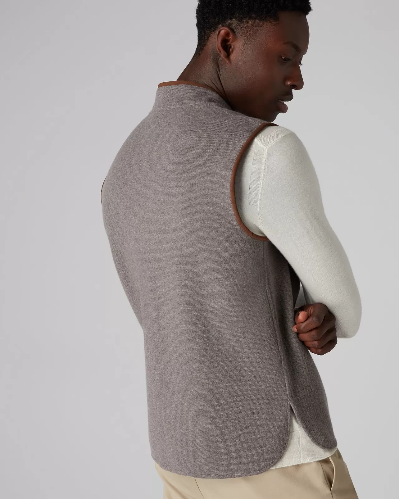 mens_milano_suede_trim_cashmere_gilet_3.webp Men N.Peal Half & Full Zip Knitwear | Men'S Milano Suede Trim Cashmere Gilet