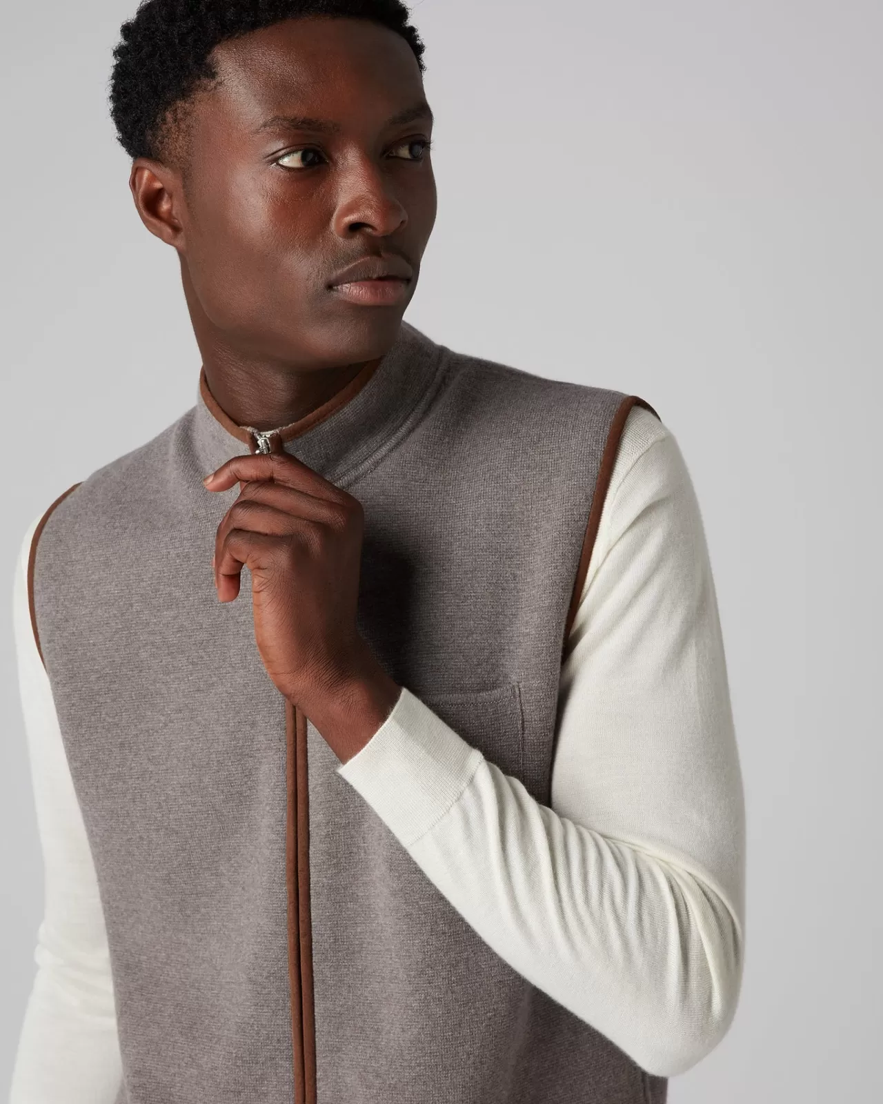 mens_milano_suede_trim_cashmere_gilet_4.webp Men N.Peal Half & Full Zip Knitwear | Men'S Milano Suede Trim Cashmere Gilet