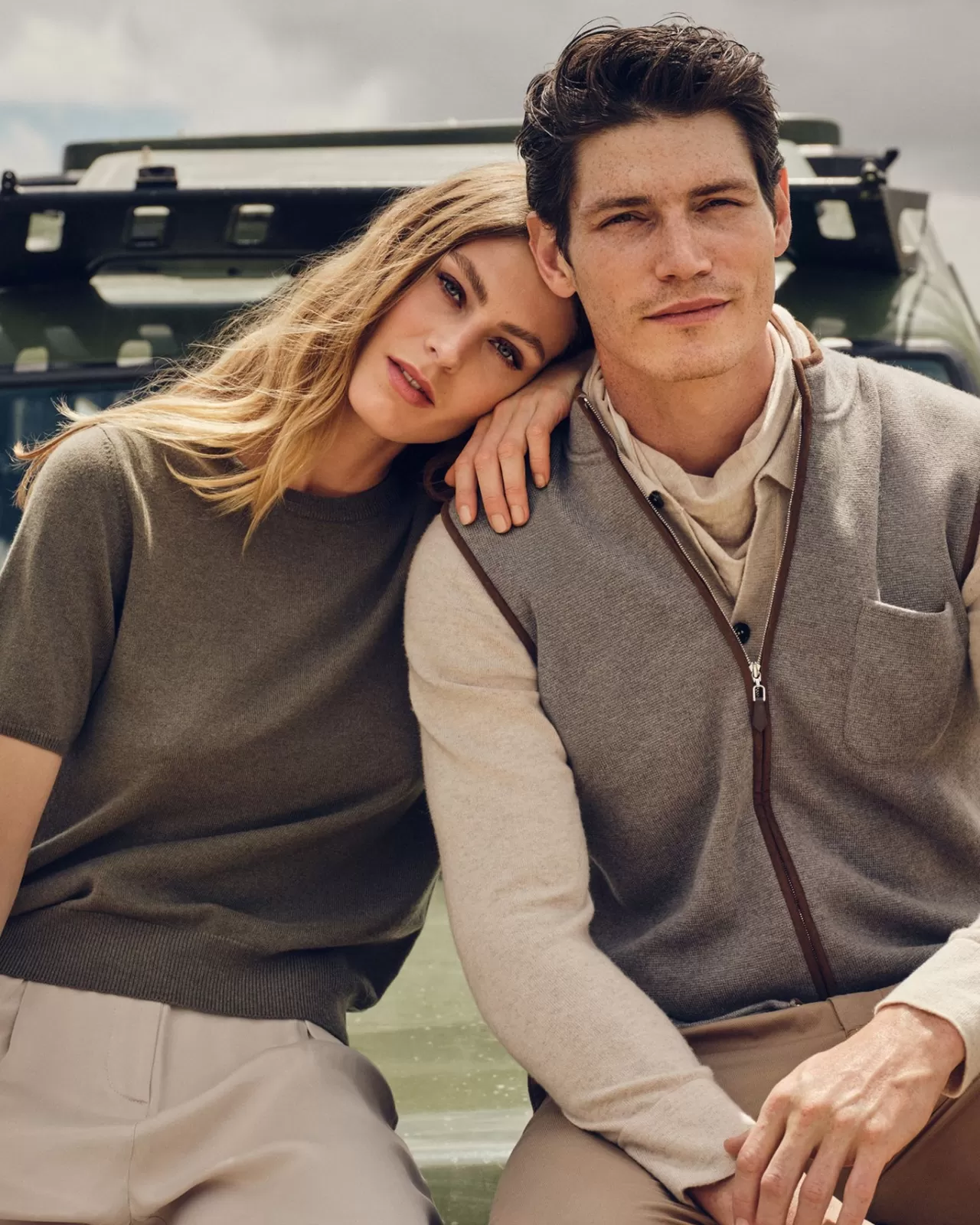 mens_milano_suede_trim_cashmere_gilet_5.webp Men N.Peal Half & Full Zip Knitwear | Men'S Milano Suede Trim Cashmere Gilet