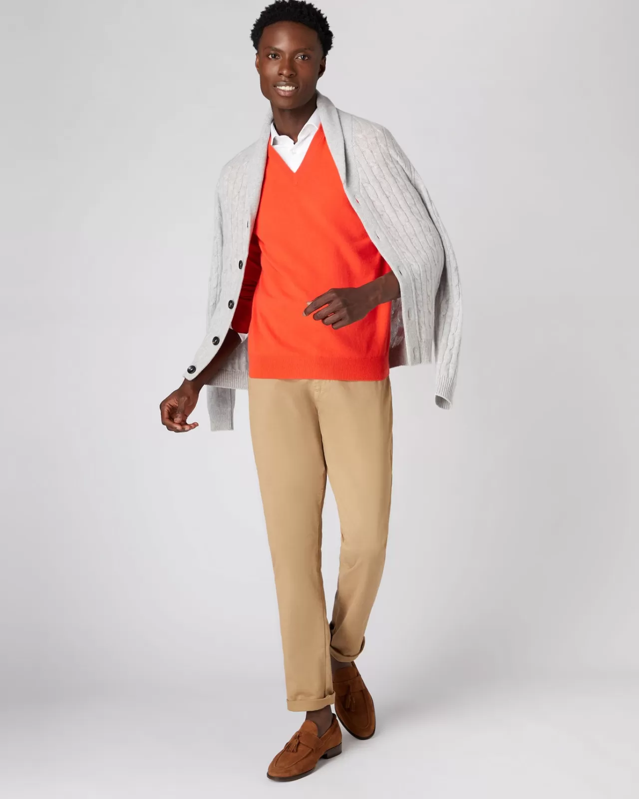 mens_the_burlington_v_neck_cashmere_jumper_2-3.webp Men N.Peal V Necks | Men'S The Burlington V Neck Cashmere Jumper