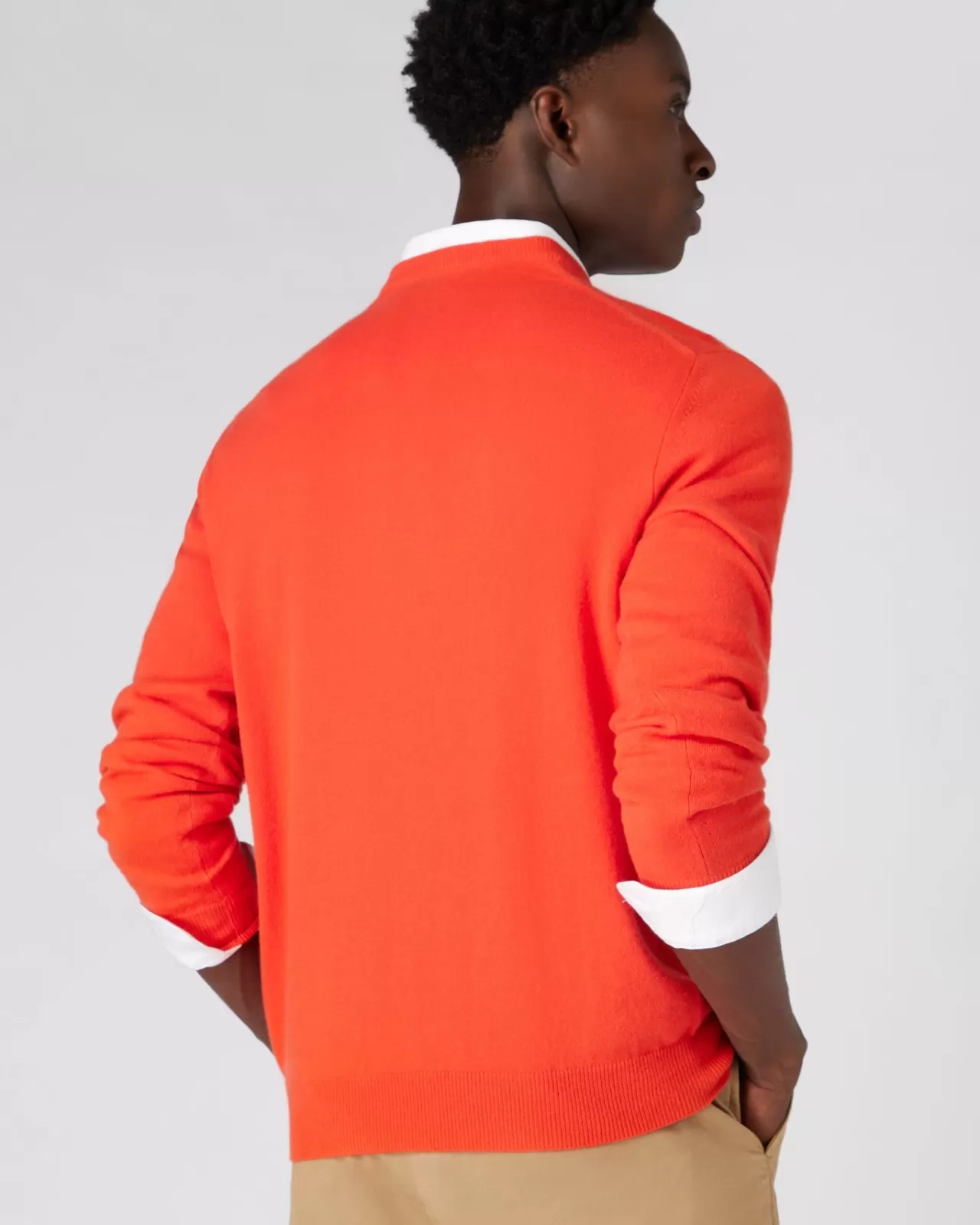 mens_the_burlington_v_neck_cashmere_jumper_3-3.webp Men N.Peal V Necks | Men'S The Burlington V Neck Cashmere Jumper