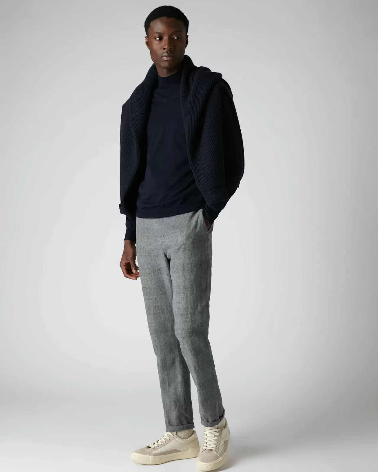 mens_the_conduit_fine_gauge_cashmere_jumper_2-2.webp Men N.Peal V Necks | Men'S The Conduit Fine Gauge Cashmere Jumper
