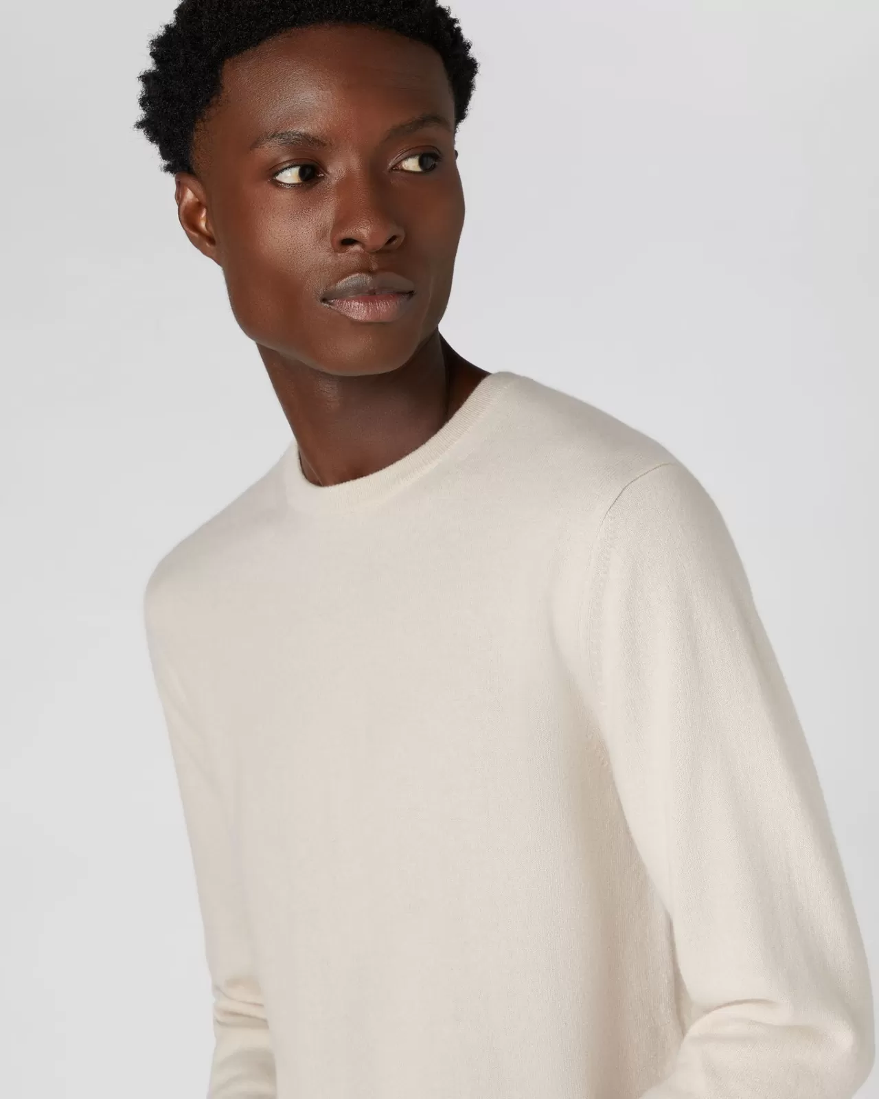 mens_the_oxford_round_neck_cashmere_jumper_4.webp Men N.Peal Round Necks | Men'S The Oxford Round Neck Cashmere Jumper