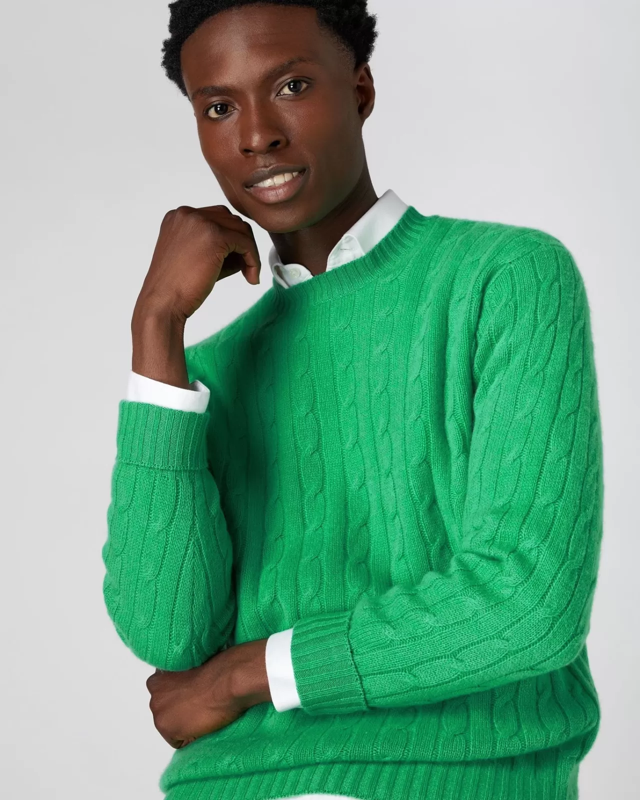 mens_the_thames_cable_cashmere_jumper_4-2.webp Men N.Peal Round Necks | Men'S The Thames Cable Cashmere Jumper