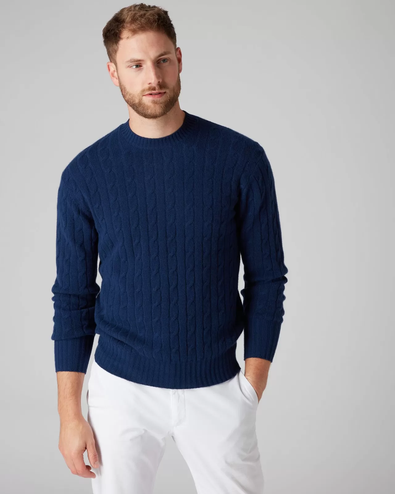 mens_the_thames_cable_cashmere_jumper_4-4.webp Men N.Peal Round Necks | Men'S The Thames Cable Cashmere Jumper