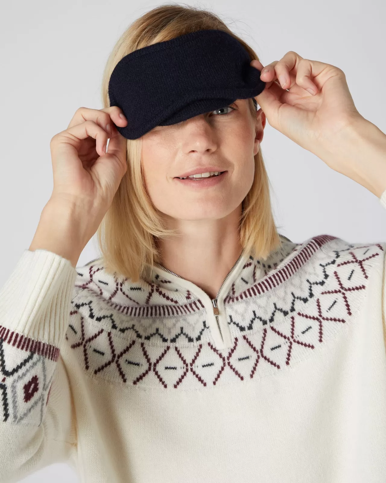 unisex_knitted_cashmere_eye_mask_2.webp Women N.Peal Homeware | Unisex Knitted Cashmere Eye Mask