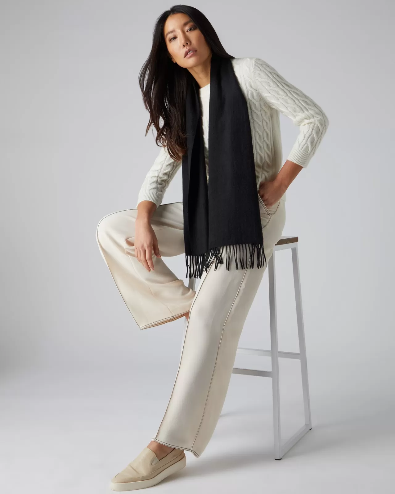 unisex_woven_cashmere_scarf_4.webp Women N.Peal Cashmere Scarves | Unisex Woven Cashmere Scarf