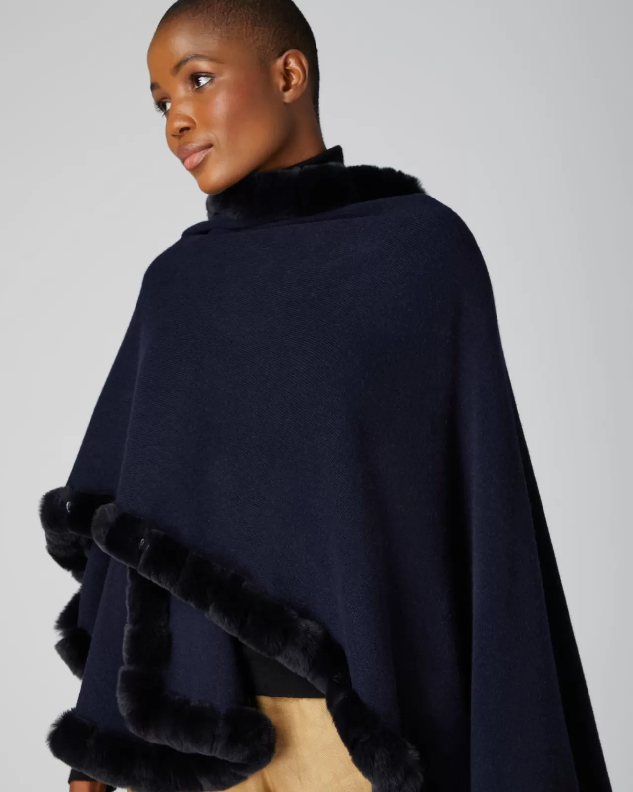 womens_cape_with_fur_trim_edge_4.webp Women N.Peal Capes & Ponchos | Women'S Cape With Fur Trim Edge