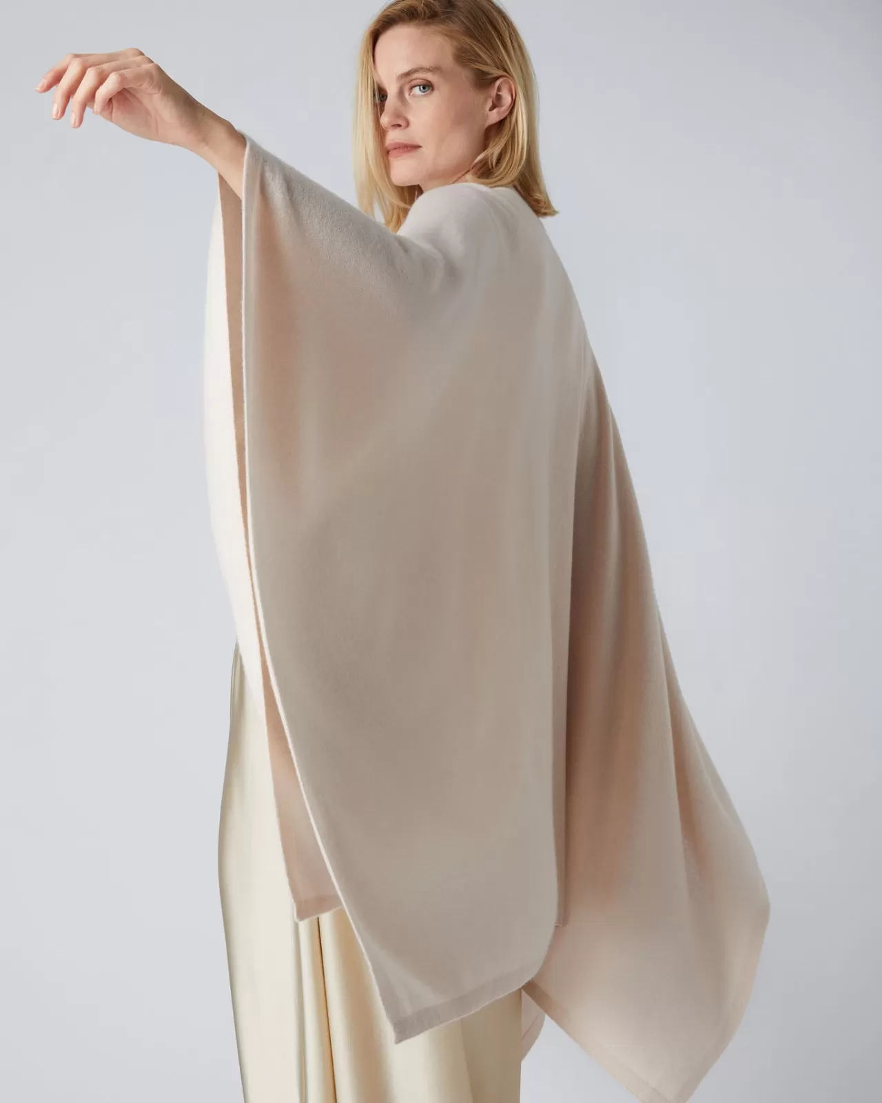womens_cashmere_knitted_cape_3.webp Women N.Peal Capes & Ponchos | Women'S Cashmere Knitted Cape