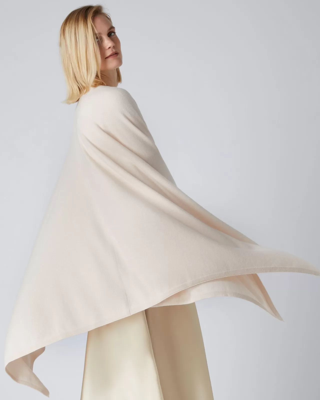 womens_cashmere_knitted_cape_4.webp Women N.Peal Capes & Ponchos | Women'S Cashmere Knitted Cape