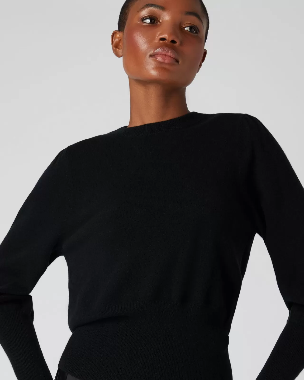 womens_deep_hem_round_neck_cashmere_jumper_4.webp Women N.Peal Round Necks | Women'S Deep Hem Round Neck Cashmere Jumper
