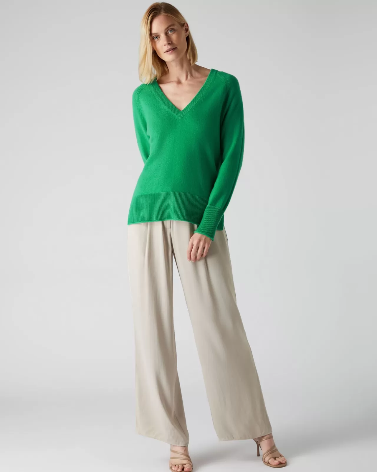 womens_deep_v_neck_longline_cashmere_jumper_2-1.webp Women N.Peal V Necks | Women'S Deep V Neck Longline Cashmere Jumper