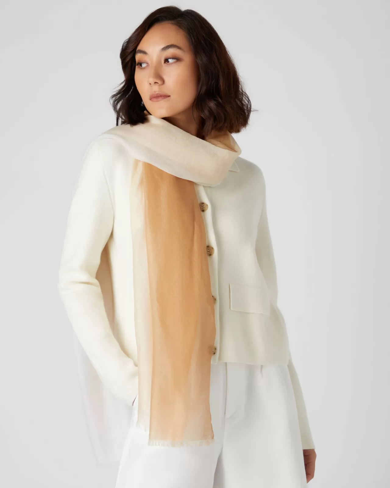 womens_dip_dye_cashmere_scarf__sahara_brown_2.webp Women N.Peal Cashmere Scarves | Women'S Dip Dye Cashmere Scarf + Sahara Brown