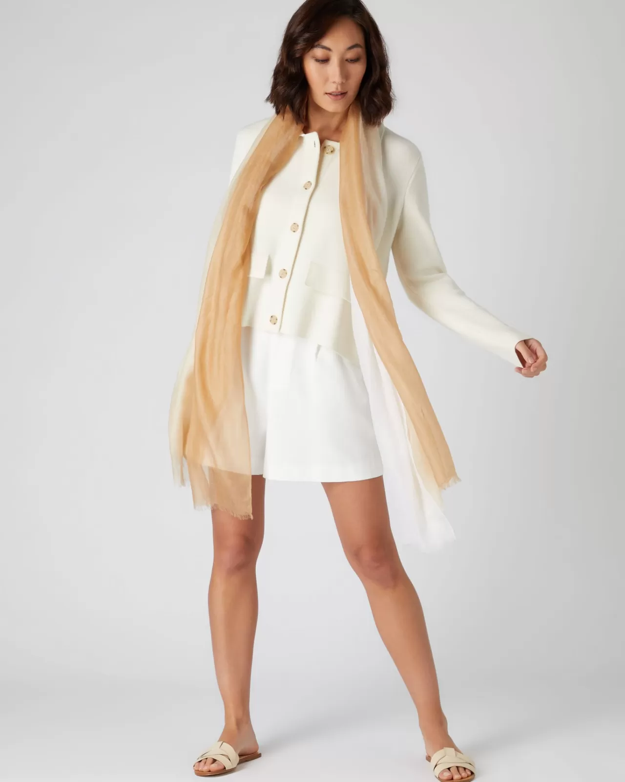 womens_dip_dye_cashmere_scarf__sahara_brown_3.webp Women N.Peal Cashmere Scarves | Women'S Dip Dye Cashmere Scarf + Sahara Brown