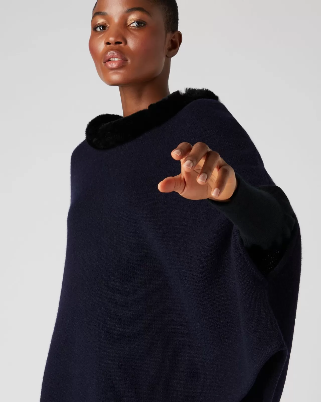 womens_fur_collar_poncho_4-1.webp Women N.Peal Capes & Ponchos | Women'S Fur Collar Poncho