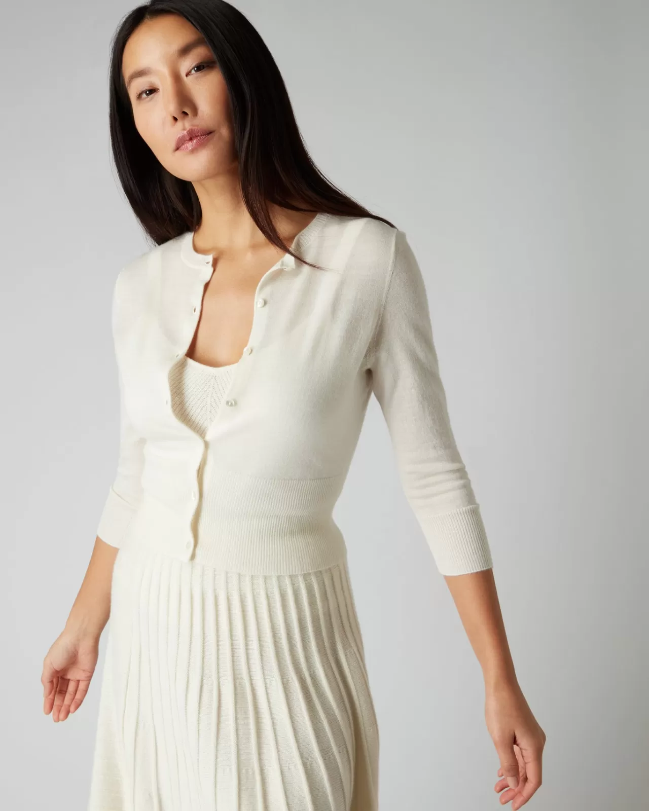 womens_superfine_cropped_cashmere_cardigan_4-6.webp Women N.Peal Cardigans | Women'S Superfine Cropped Cashmere Cardigan