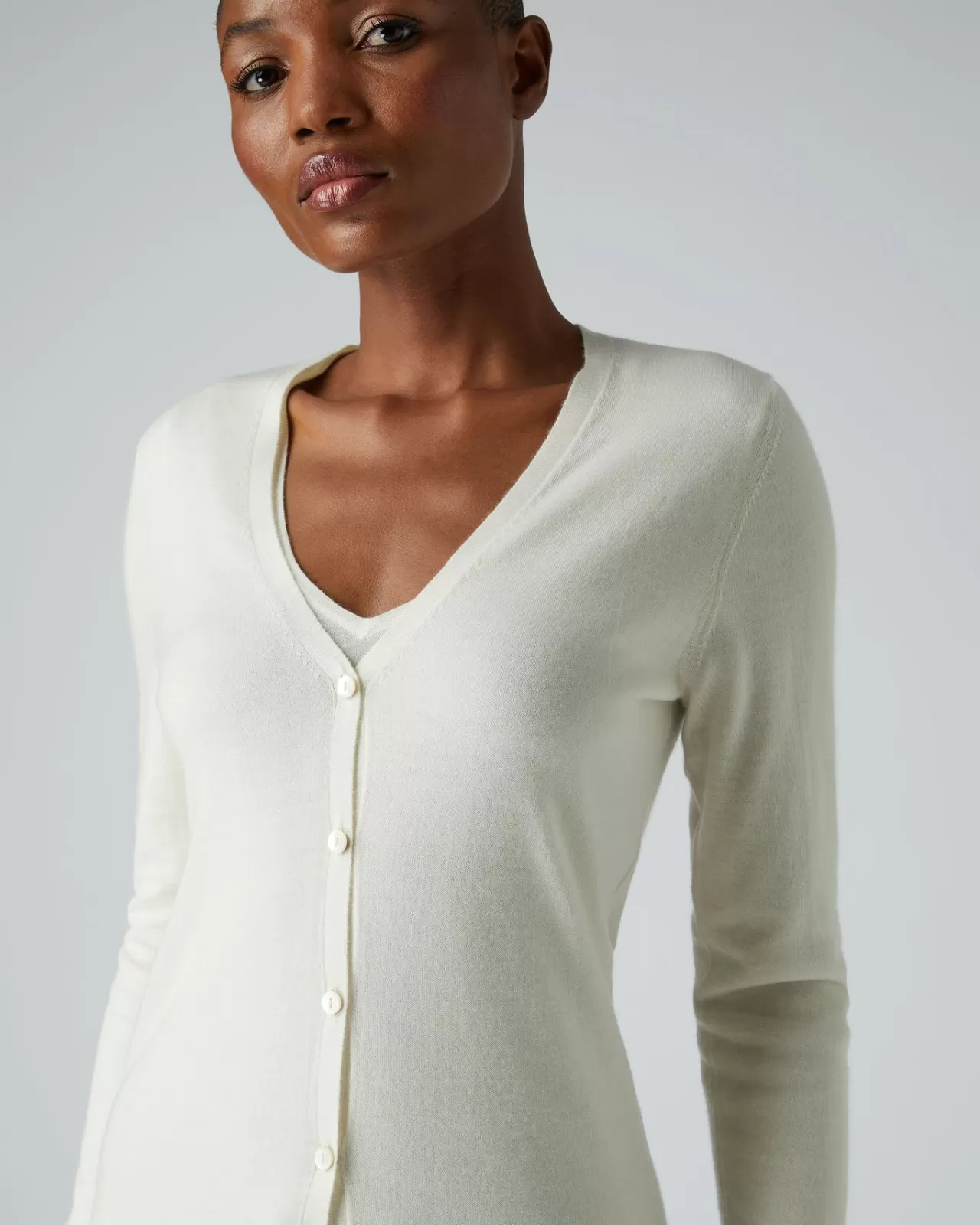 womens_superfine_v_neck_cashmere_cardigan_4.webp Women N.Peal Cardigans | Women'S Superfine V Neck Cashmere Cardigan