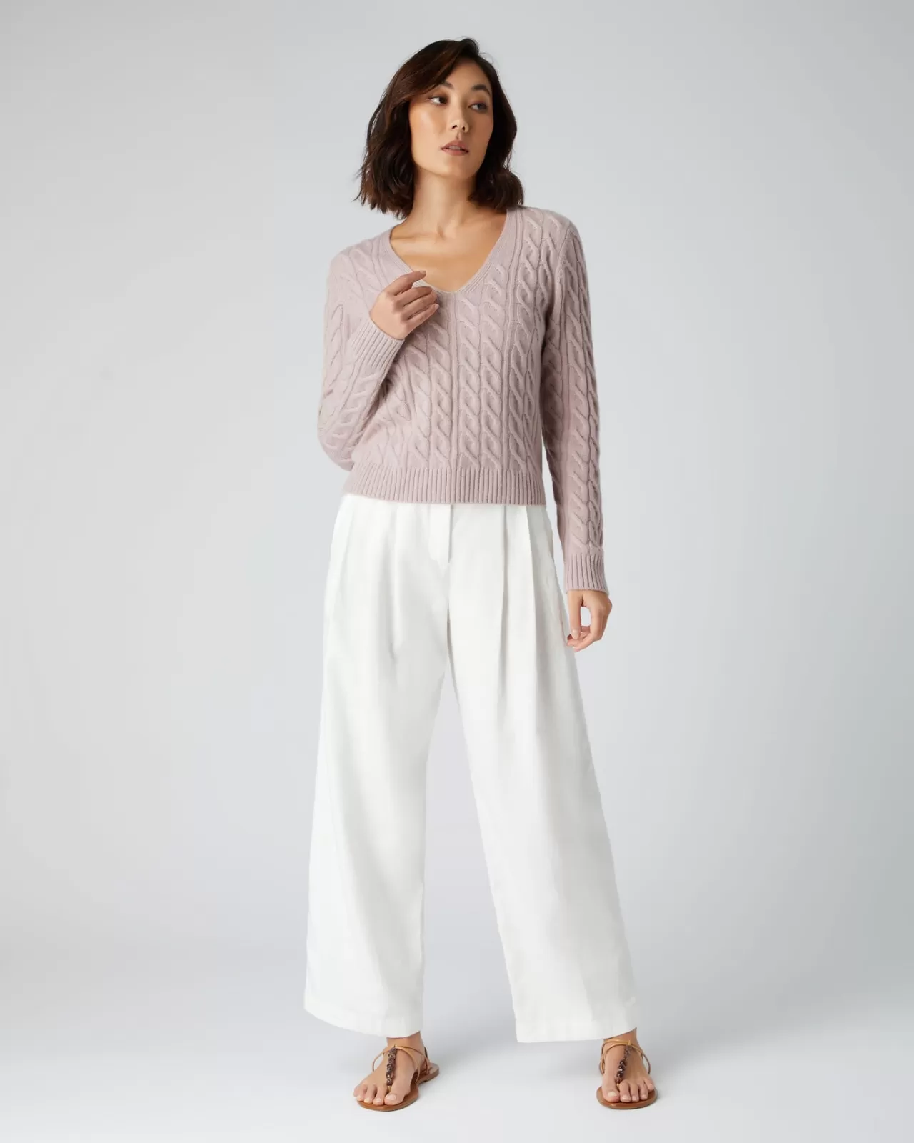 womens_v_neck_cable_cashmere_jumper_2.webp Women N.Peal V Necks | Women'S V Neck Cable Cashmere Jumper