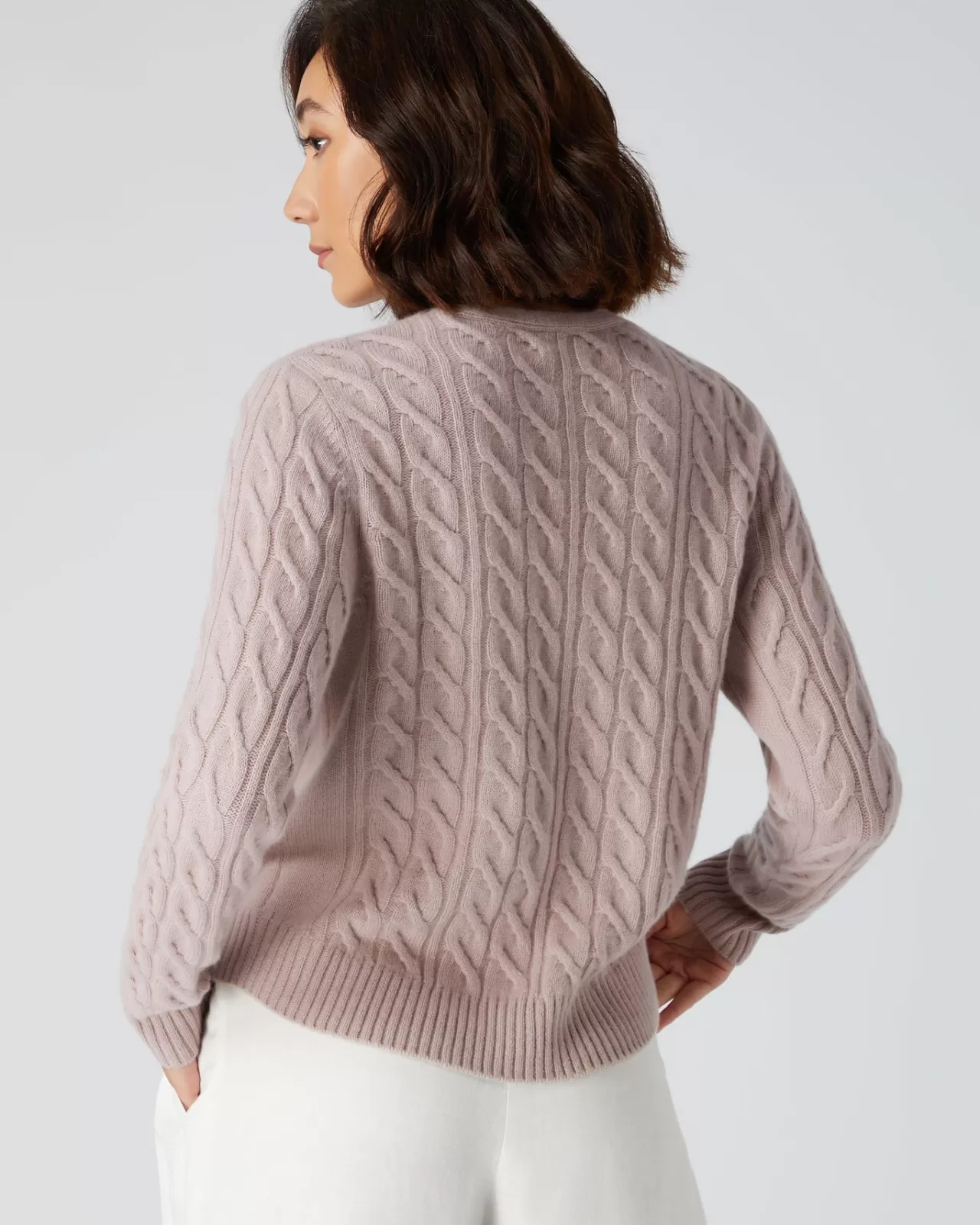 womens_v_neck_cable_cashmere_jumper_3.webp Women N.Peal V Necks | Women'S V Neck Cable Cashmere Jumper