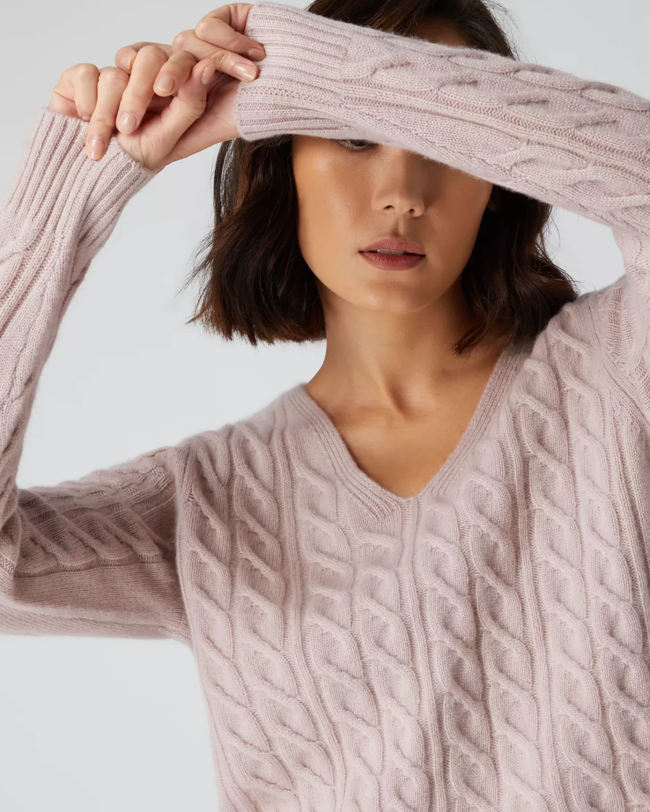 womens_v_neck_cable_cashmere_jumper_4.webp Women N.Peal V Necks | Women'S V Neck Cable Cashmere Jumper