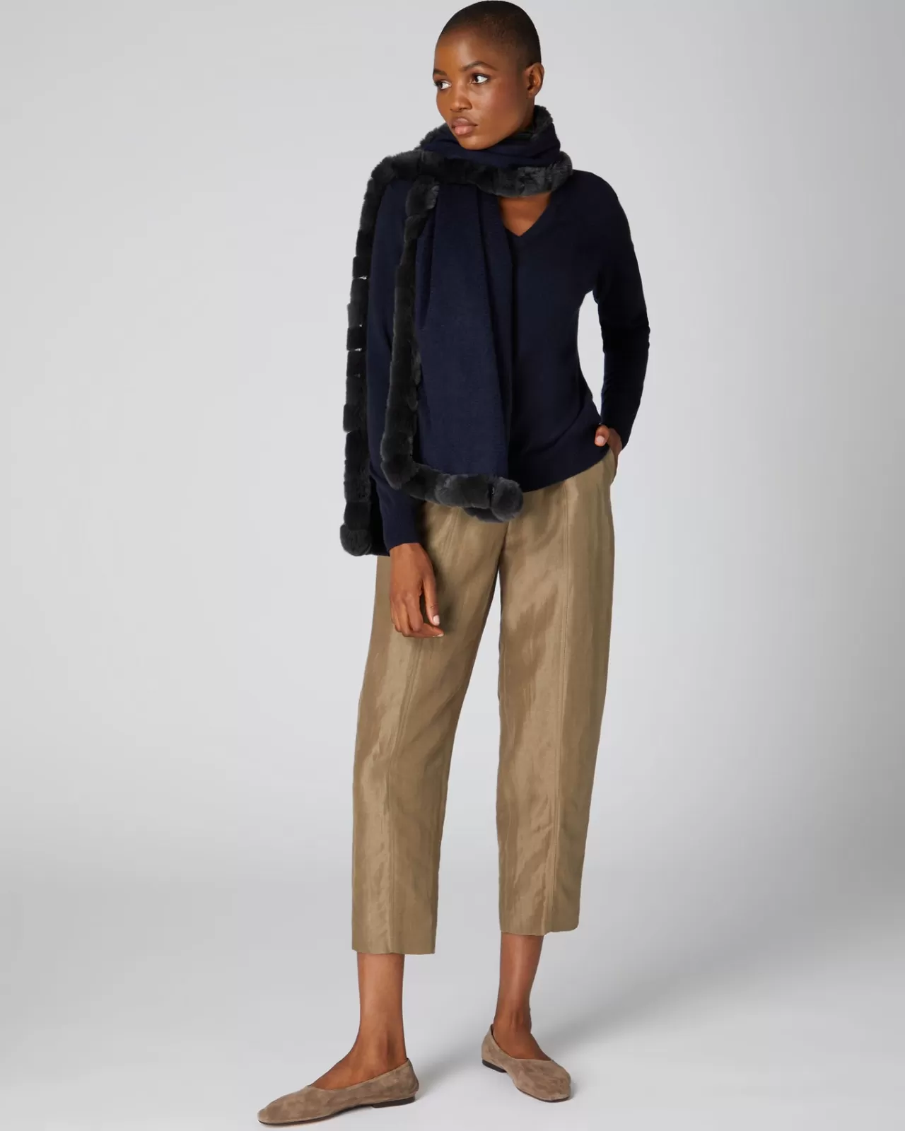 womens_v_neck_cashmere_jumper_2-1.webp Women N.Peal V Necks | Women'S V Neck Cashmere Jumper