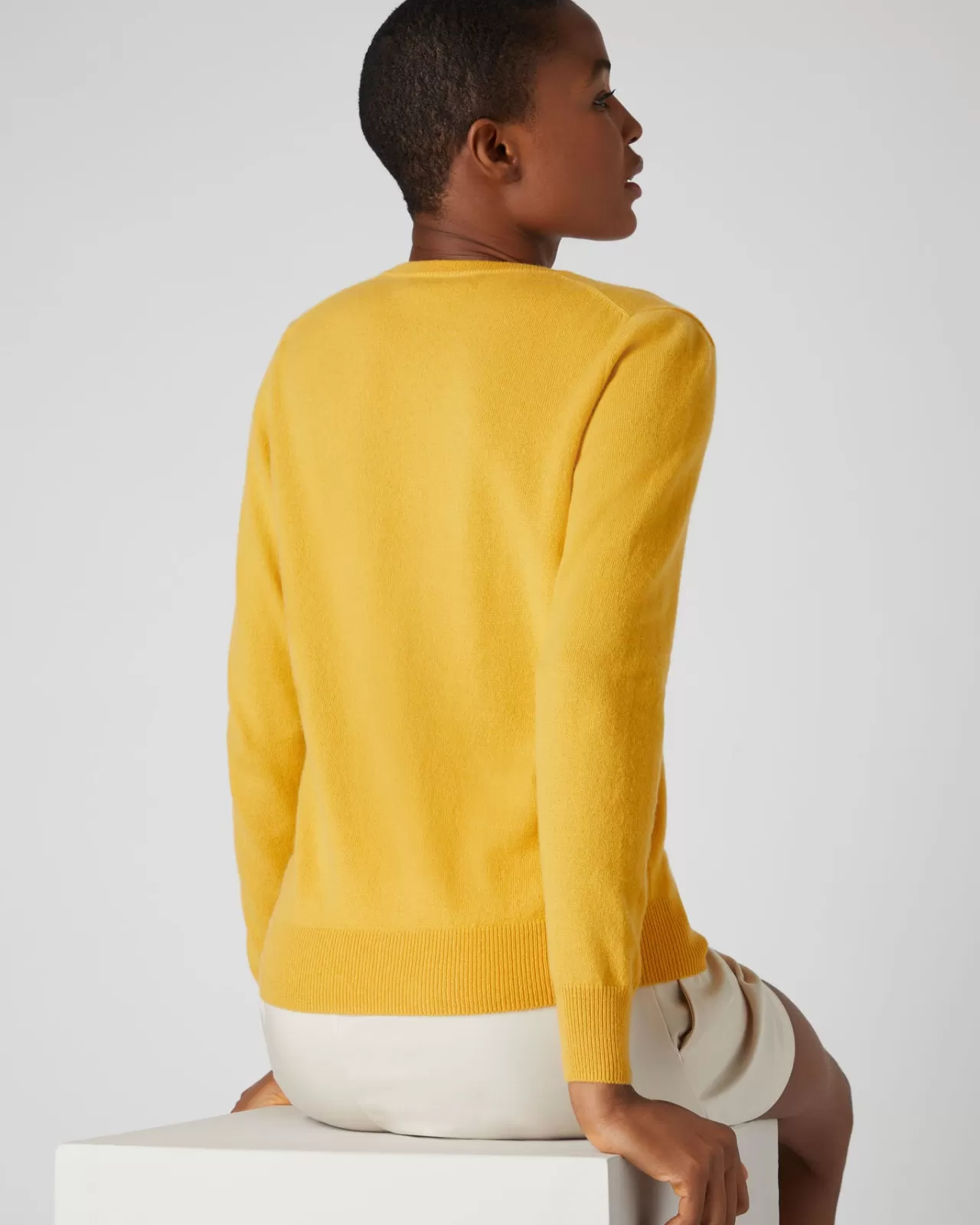 womens_v_neck_cashmere_jumper_3-11.webp Women N.Peal V Necks | Women'S V Neck Cashmere Jumper