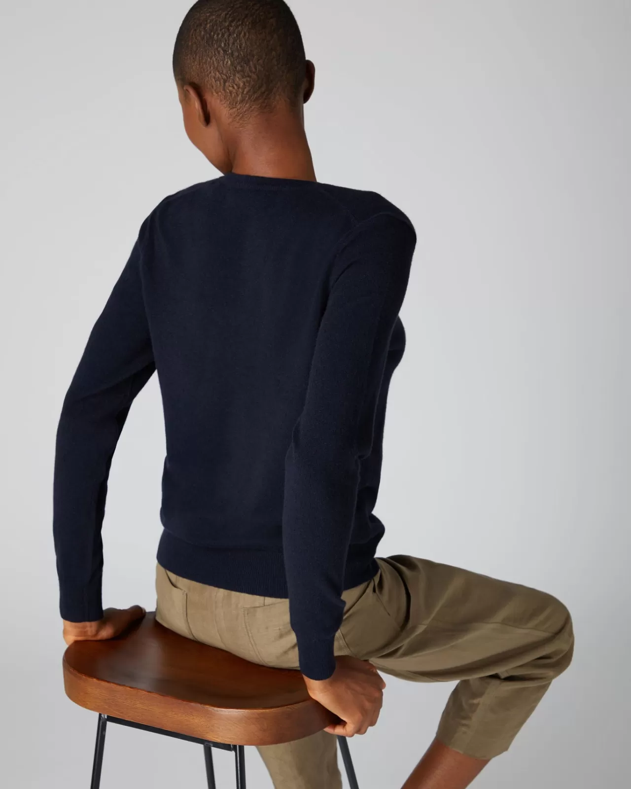 womens_v_neck_cashmere_jumper_4-1.webp Women N.Peal V Necks | Women'S V Neck Cashmere Jumper