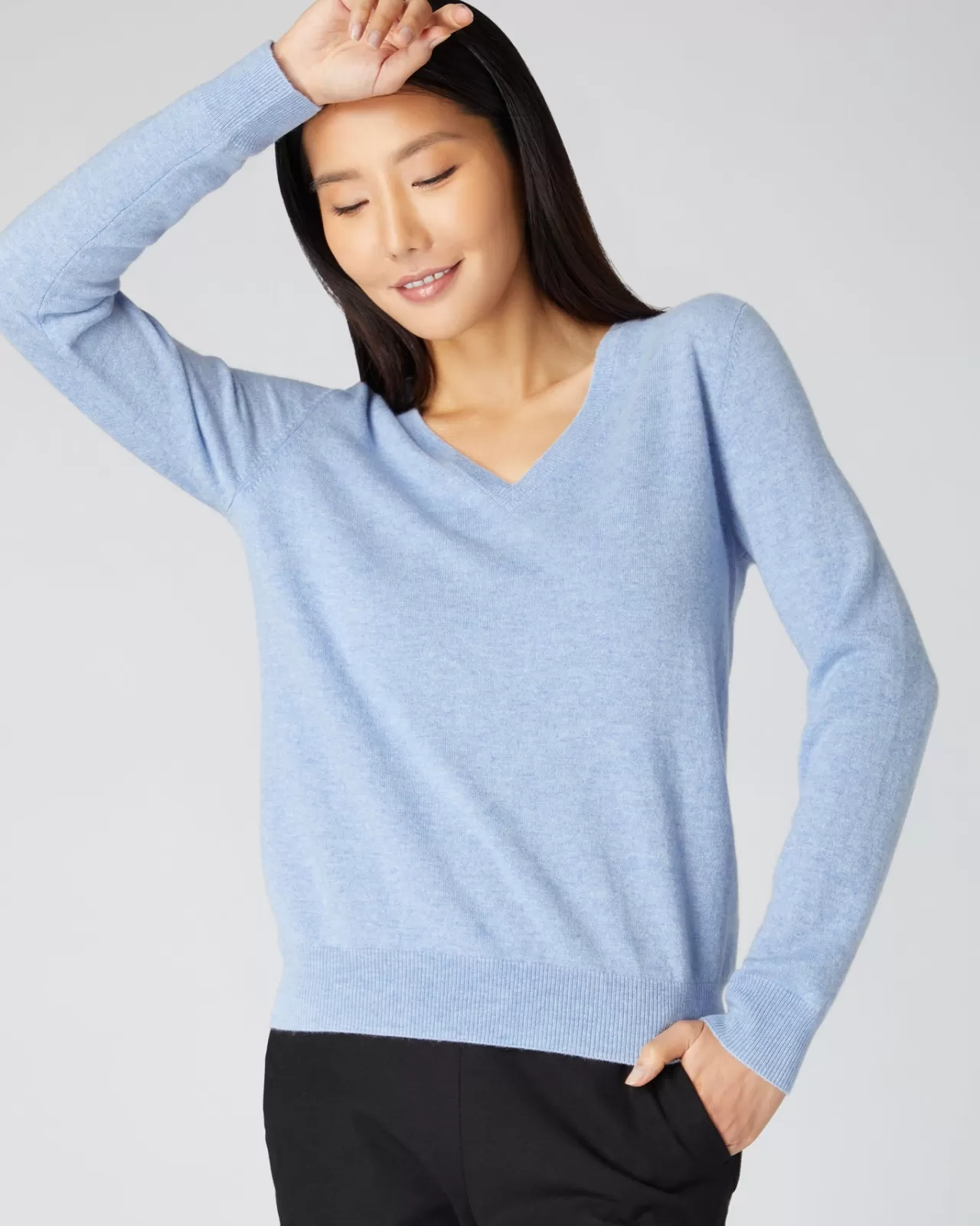 womens_v_neck_cashmere_jumper_4-9.webp Women N.Peal V Necks | Women'S V Neck Cashmere Jumper