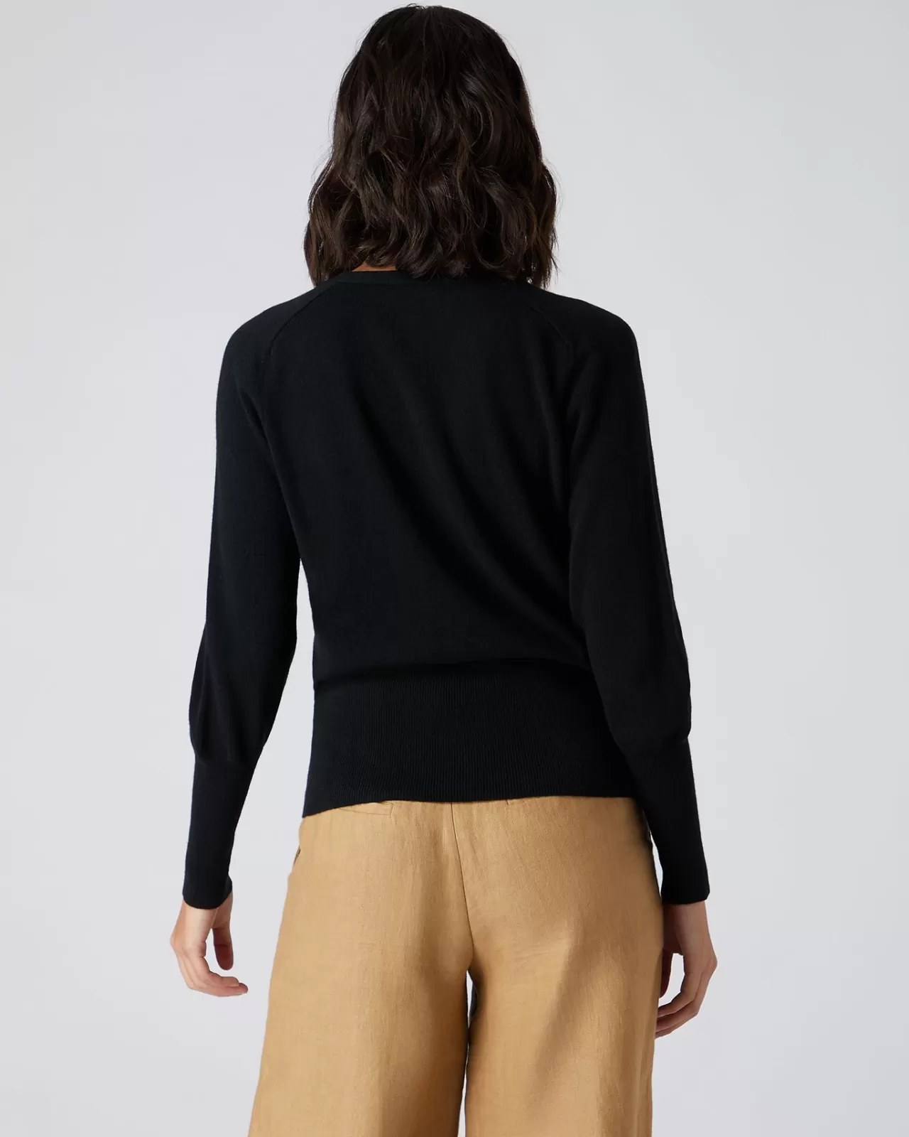 womens_v_necked_cashmere_cardigan_3-6.webp Women N.Peal Cardigans | Women'S V Necked Cashmere Cardigan