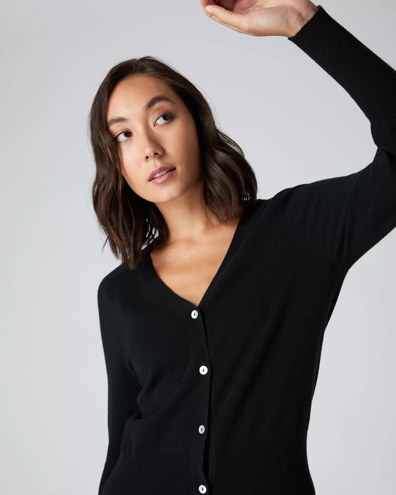 womens_v_necked_cashmere_cardigan_4-6.webp Women N.Peal Cardigans | Women'S V Necked Cashmere Cardigan